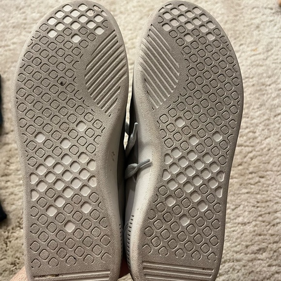 Tread Sneakers - gray - size 7.5 / 5.5 - Picture 6 of 6